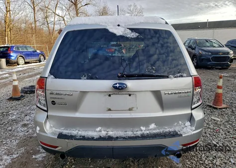 2011 Subaru Forester 2.5X Premium из США, поврежденный, VIN JF2SHADC7BH14211
